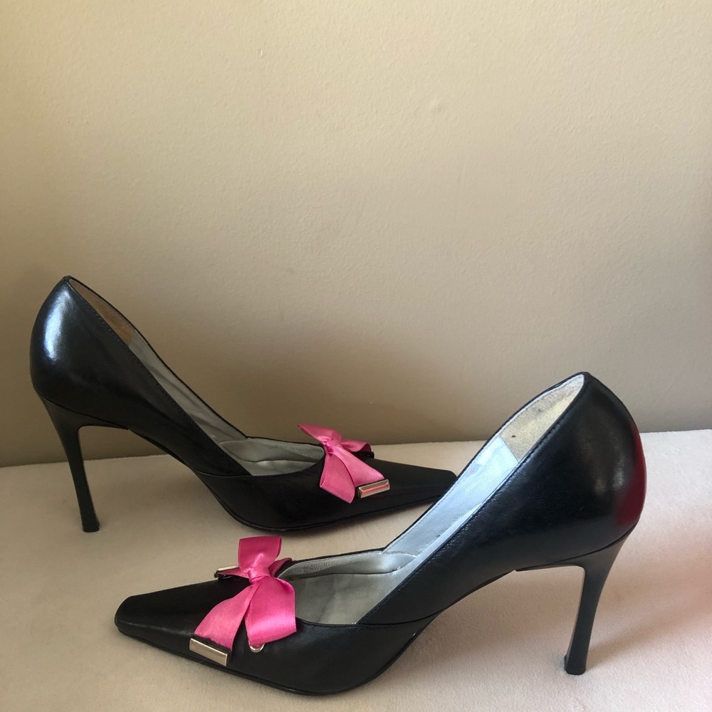 ⛔️SOLD⛔️Paris leather pump with bow - Picture 2 of 8